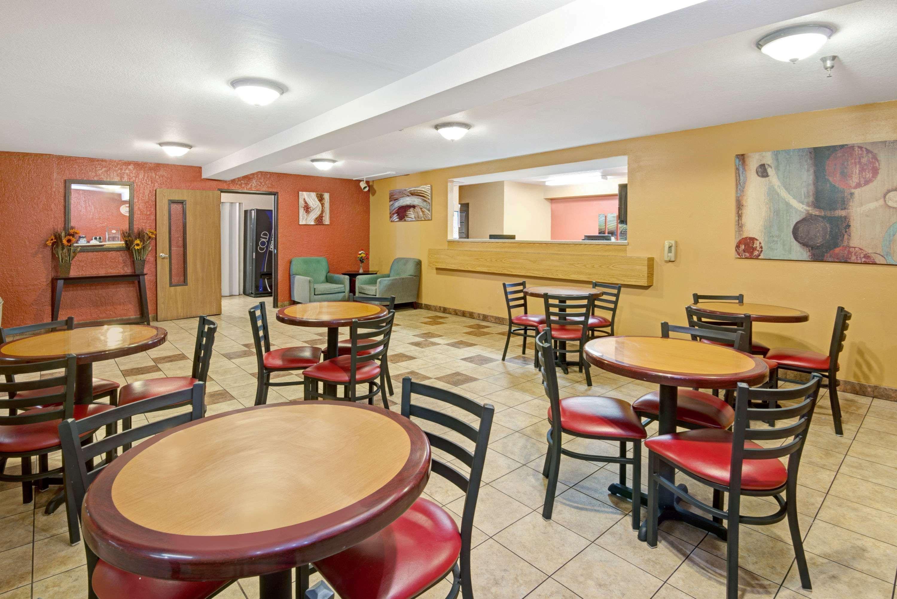 Super 8 By Wyndham Albuquerque West/Coors Blvd Hotel Exterior photo