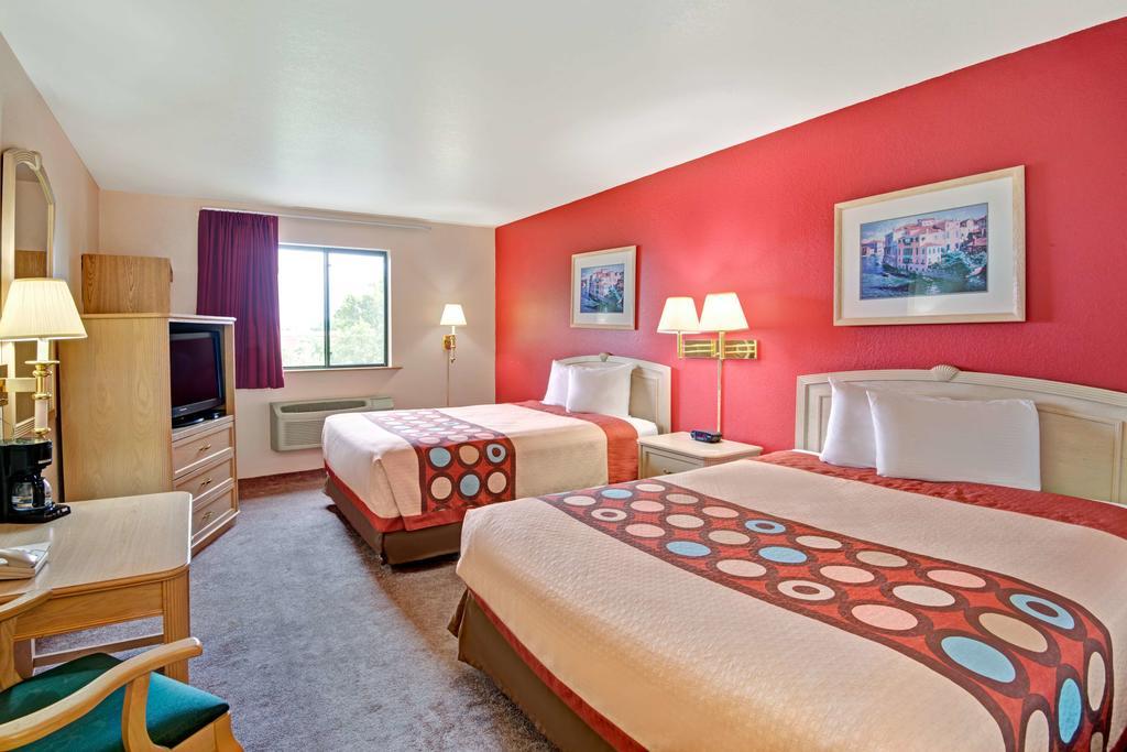 Super 8 By Wyndham Albuquerque West/Coors Blvd Hotel Exterior photo
