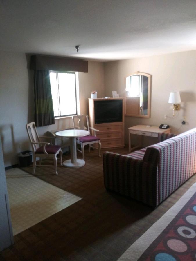 Super 8 By Wyndham Albuquerque West/Coors Blvd Hotel Exterior photo